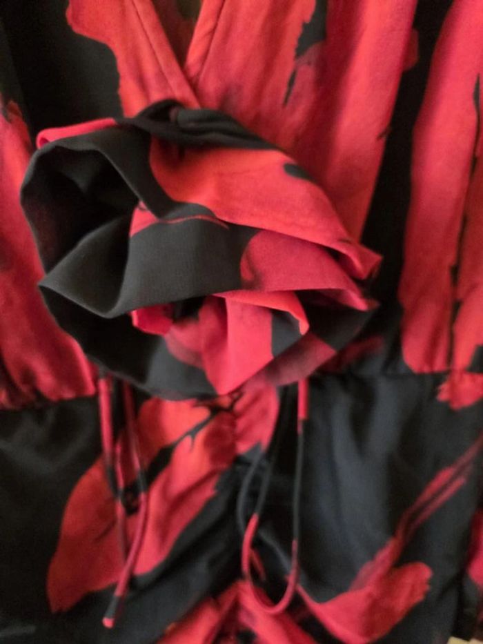 Robe H&m noir et rouge taille M - photo numéro 5