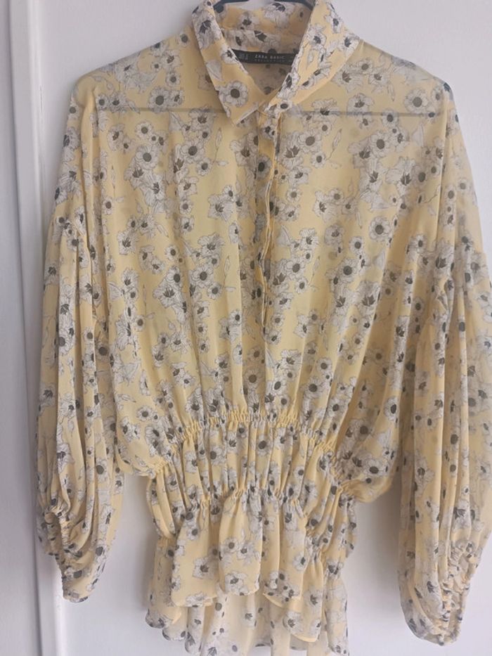 Chemisier jaune à fleurs Zara Taille M En très bon état - photo numéro 2