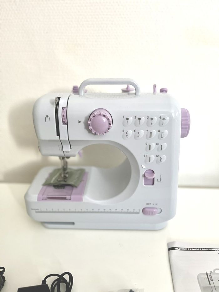 Machine à coudre neuve, jamais utilisée, dans son carton Largeur 27,5 cm x hauteur 26 cm x profondeu - photo numéro 8