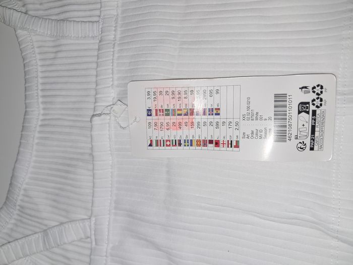 Top court par lot noir et blanc - photo numéro 4