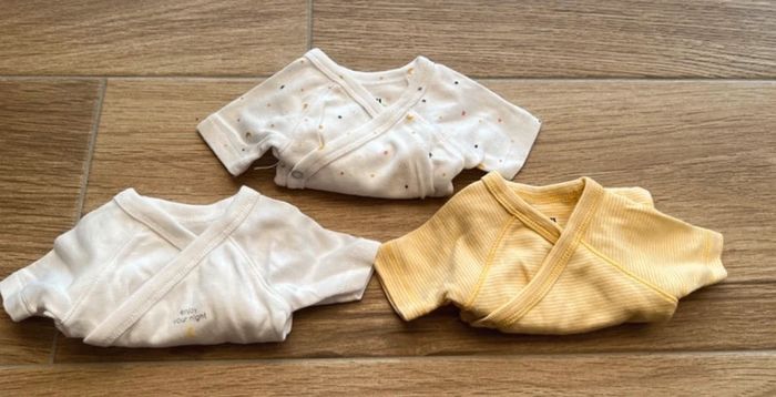 Lot vêtements/pyjamas bébé fille 1 mois - photo numéro 4