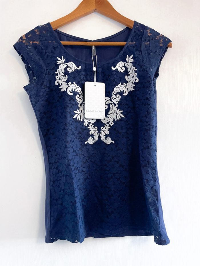 Tee shirt bleu marine et blanc à broderie Naf Naf neuf avec étiquette - photo numéro 5