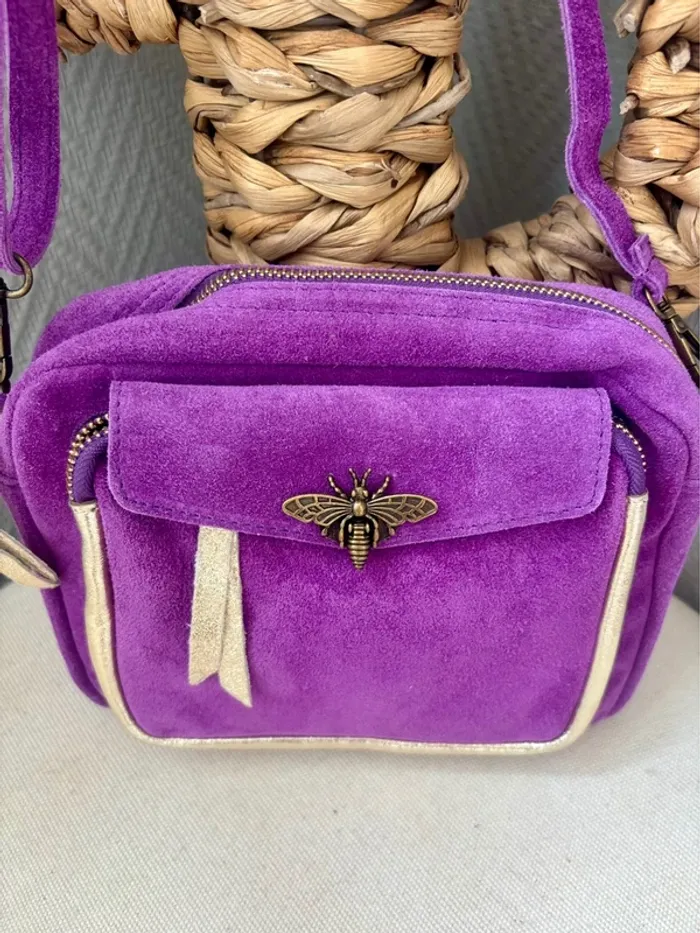 Sac bandoulière cuir violet avec fermeture abeille - photo numéro 4