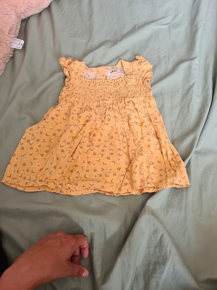 Robe légère d'été jaune
