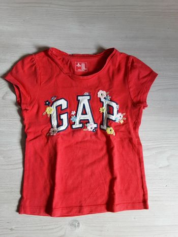 T-shirt GAP fleurs T. 5 ans