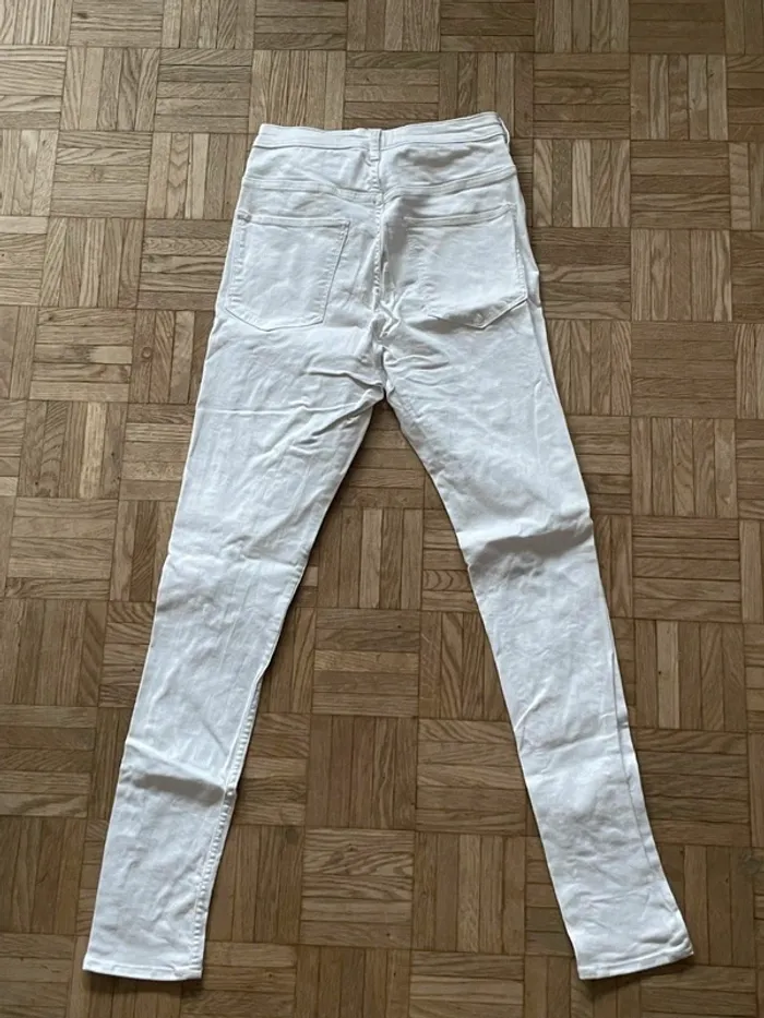 Jeans blanc troué parfait état 🔥 - photo numéro 2