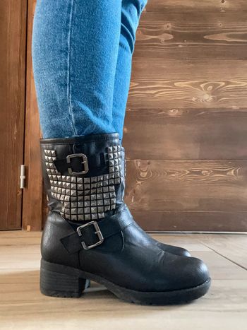 Bottine cloutée noire