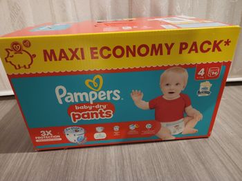 Carton couches pants taille 4 pampers neuf 