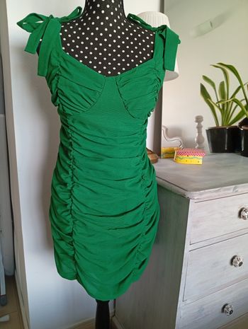 Robe moulante à bretelles. Prettylittlething 4244