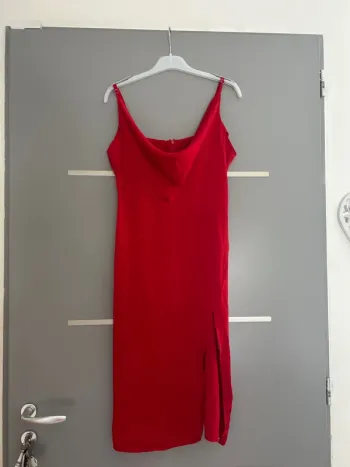 Robe satin rouge taille L neuve avec étiquette