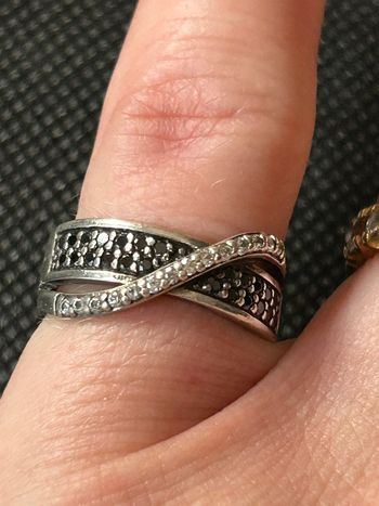 Jolie bague en argent massif avec pierres noires et blanches T. 50 femme TBE