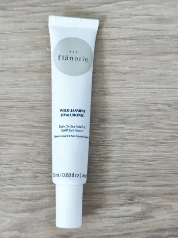 Flanerie sérum lissant et anti cernes regard 20 ml valeur 16€ à utiliser 12 mois après ouverture