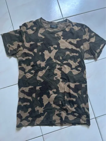 T-shirt manches courtes, motif militaire Zara S