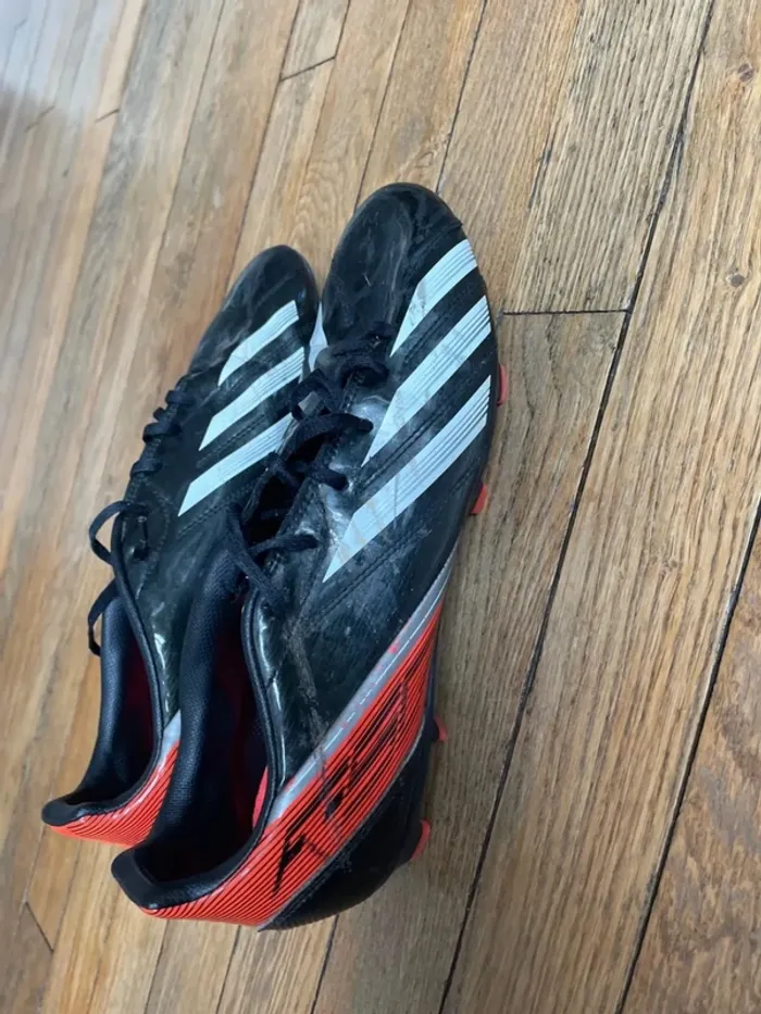 Chaussures foot moulées - photo numéro 2