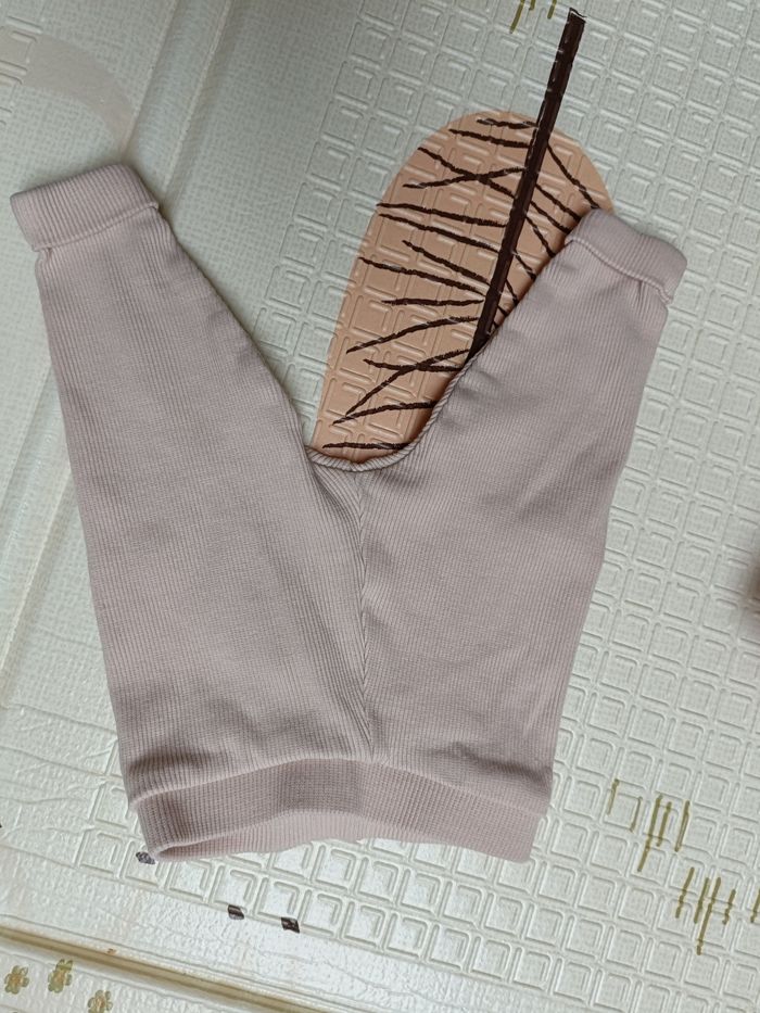 Lot 2 leegings Kiabi taille 3 mois - photo numéro 3