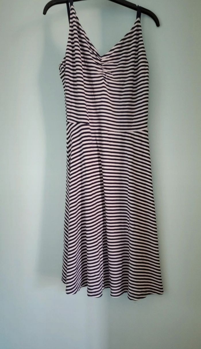 Robe a rayures bleues marine et blanches - photo numéro 3