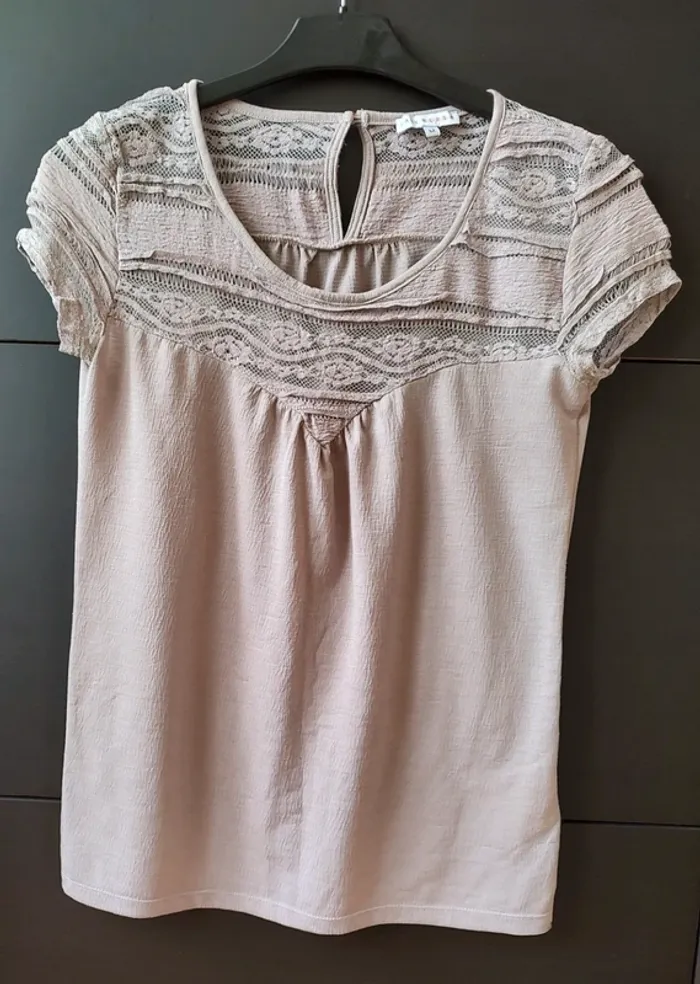 Joli T-Shirt dentelle
