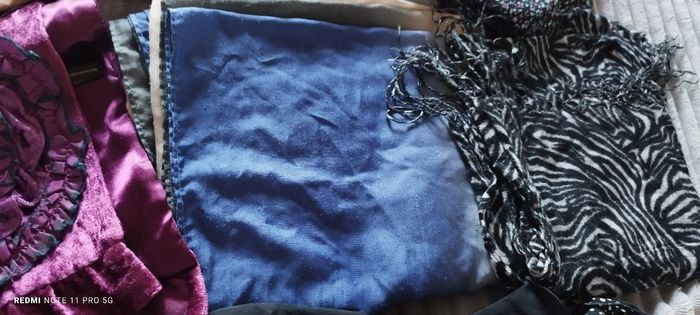Lots de divers foulards - photo numéro 3