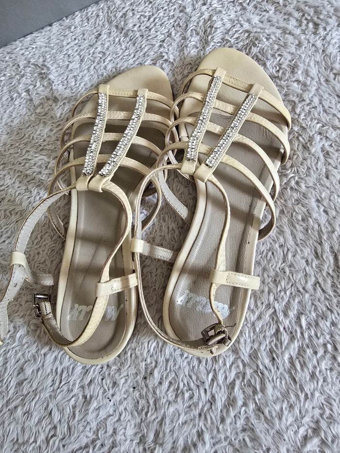 Sandales avec cristaux cuir vernis 🍒Mally🍒pointure 37 non négociable acheté 95€ - photo numéro 3