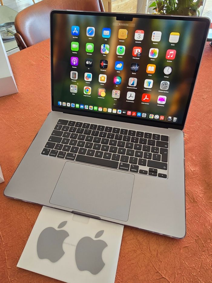 MacBook Air 15" M2 2023 8GB/256GB EXCELLENT ÉTAT + Magic Mouse + Pack Complet - photo numéro 3