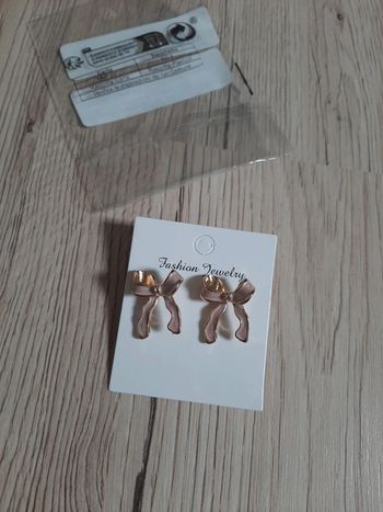 Super paire de boucles d'oreilles