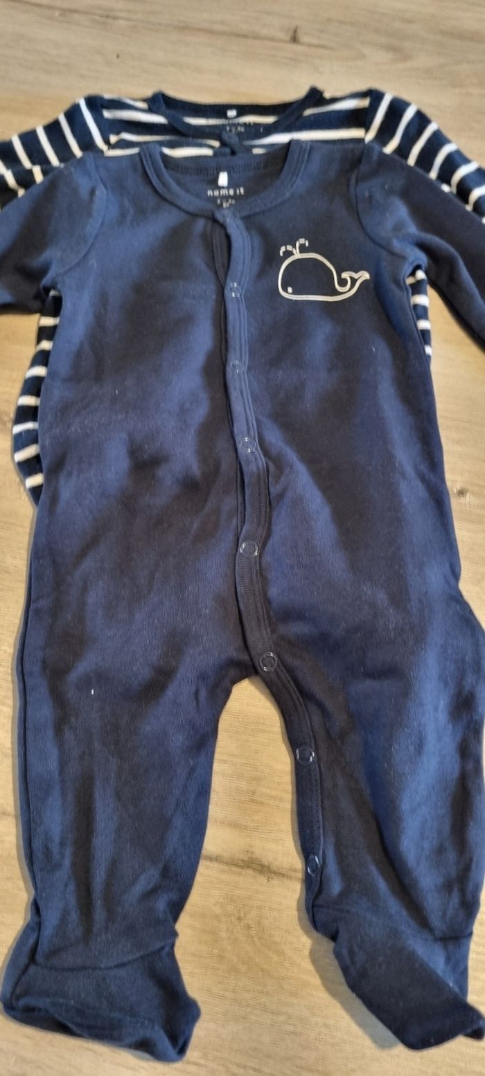 2 pyjamas legers