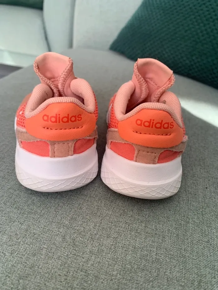 Baskets Adidas bébé, parfaites pour l'été ! - photo numéro 4