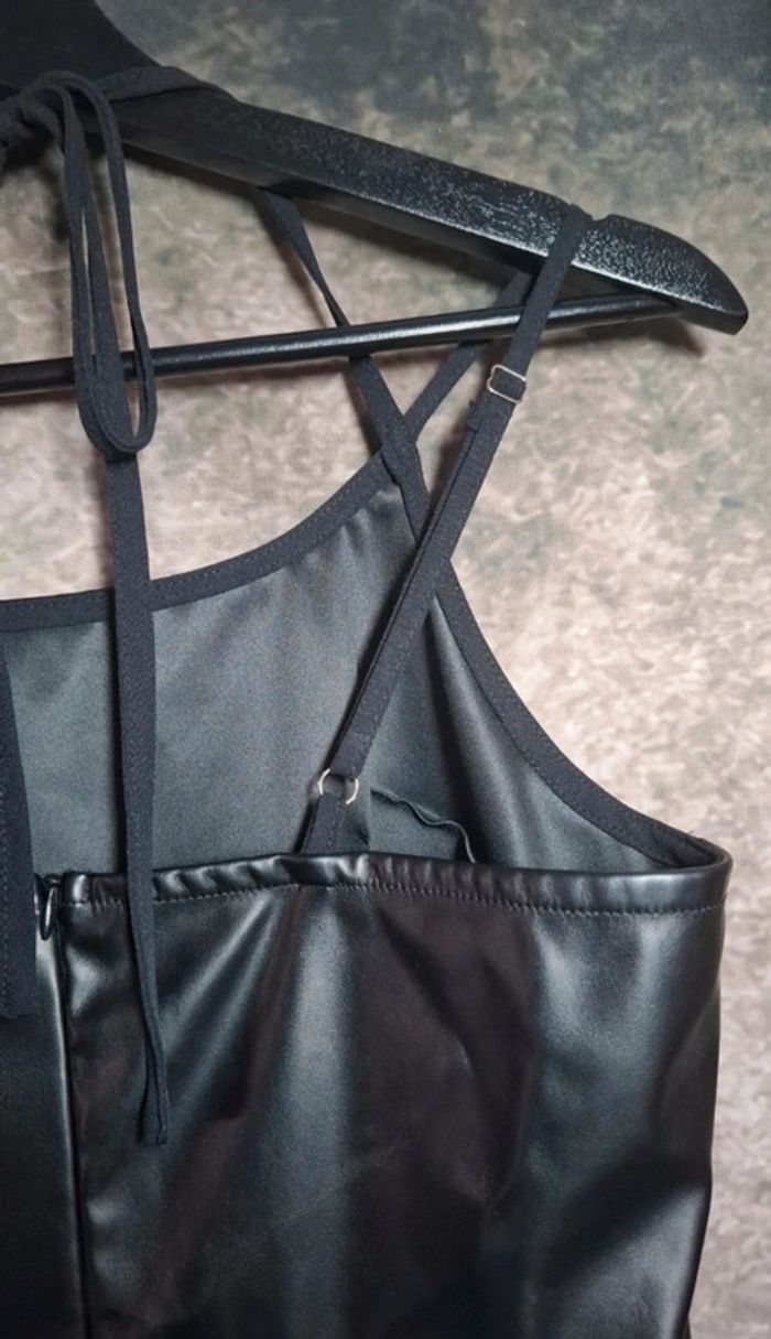Robe noire séduisante - photo numéro 11