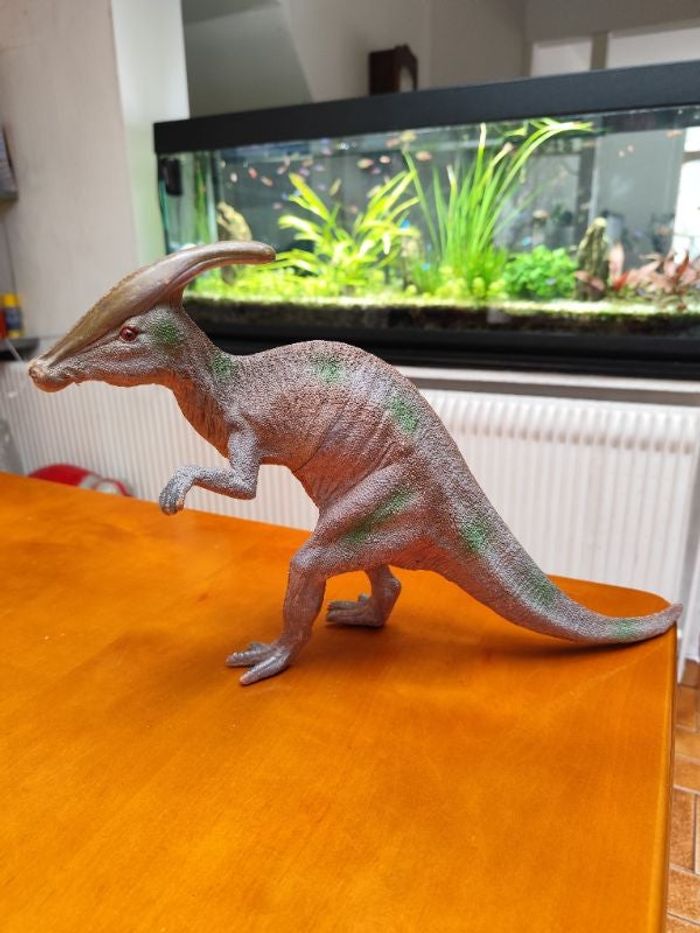 Grand dinosaure parasaurolophus