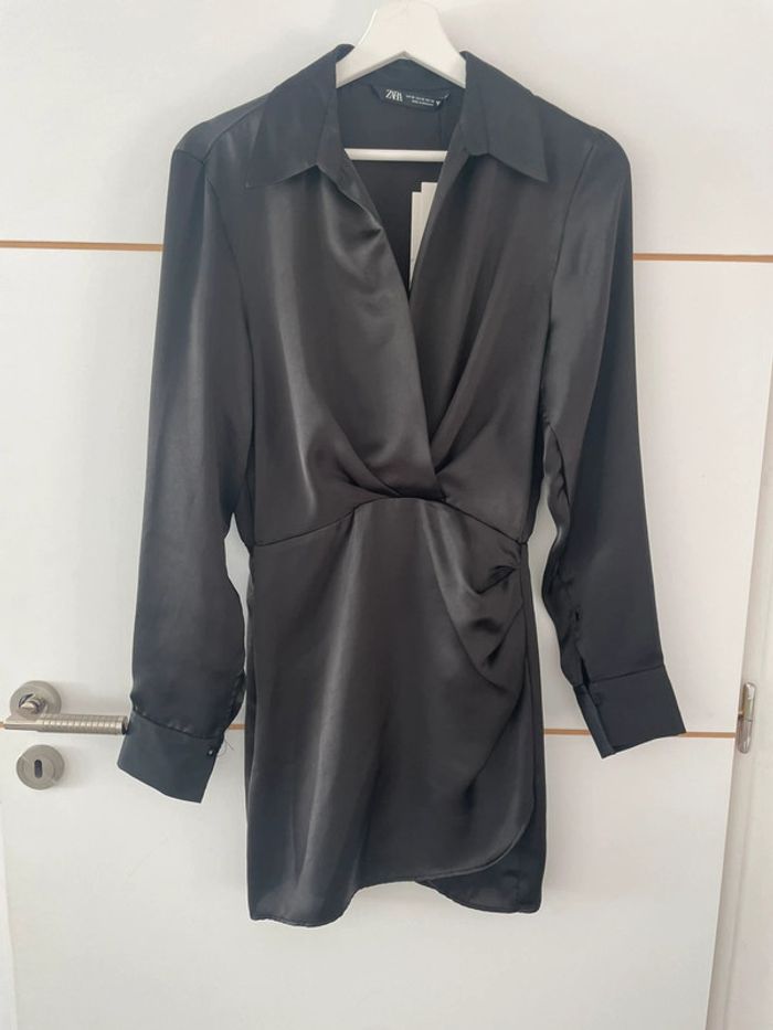 Robe satinée noire XS Zara