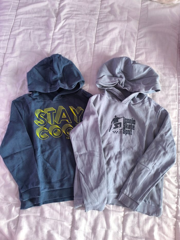 Lot 2 sweatshirts à capuche 10 ans