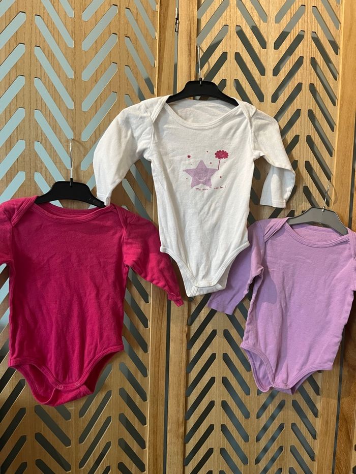 Lot bodies fille 18m - photo numéro 4