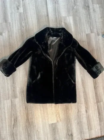 Manteau fausse fourrure