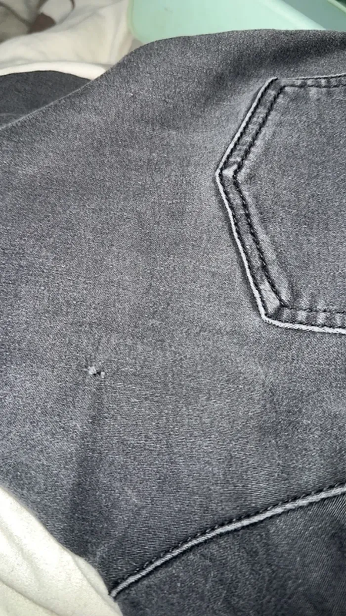 Jean skinny noir troué - photo numéro 6