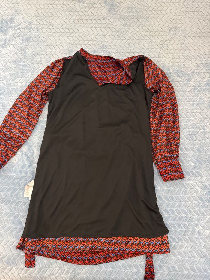 Robe droite à motifs rouge bleu et noir - photo numéro 6