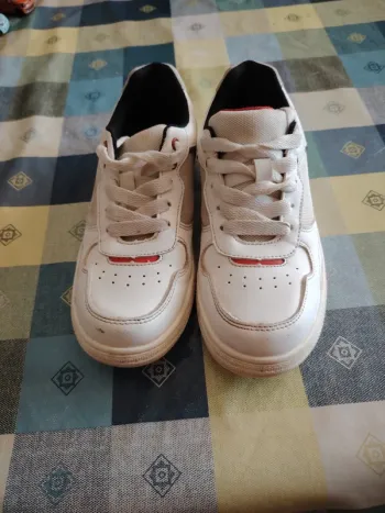 Baskets blanches pointure 33