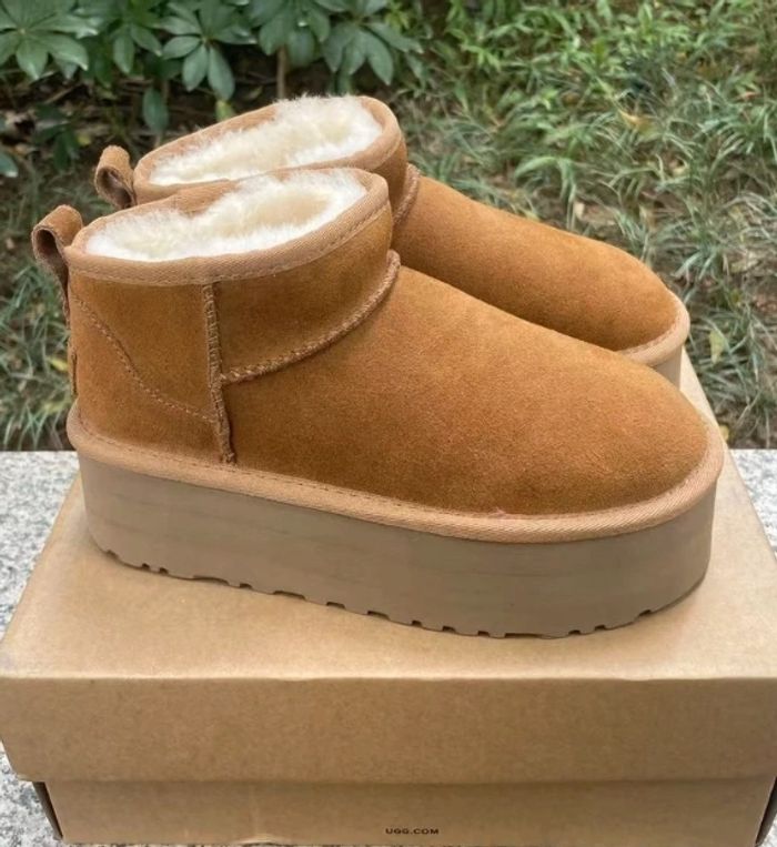 Bottes de neige UGG à talons hauts, pointure 37