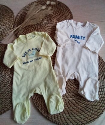 Lot 2 babygros mixtes légers été tons jaune Kiabi taille 1 mois