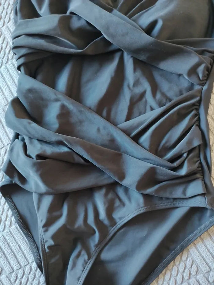 Maillot de bain une pièce - photo numéro 3