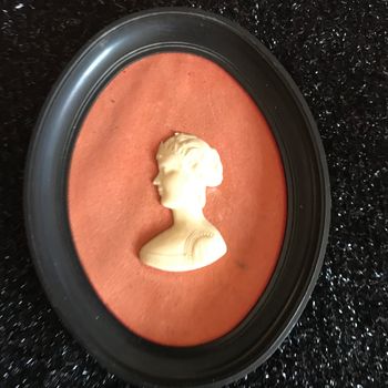 petit cadre décoratif ovale en plastique * prix 2e * kiki60230