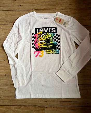 T-shirt Levis taille 14 ans. Neuf étiqueté
