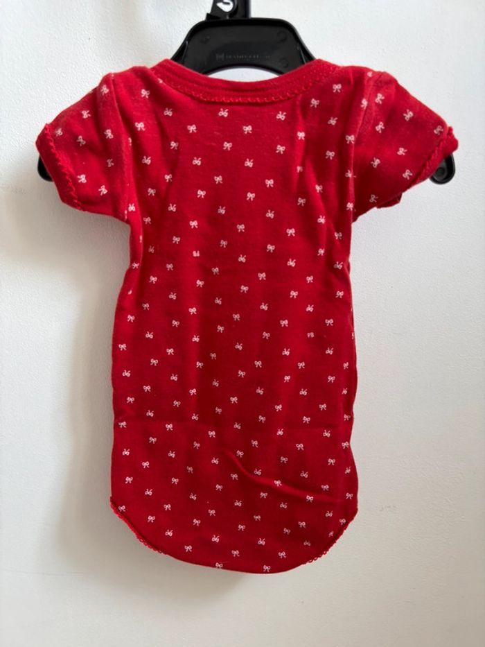 Lot 2 bodies manches courtes noeuds Petit Bateau 3 mois - photo numéro 6