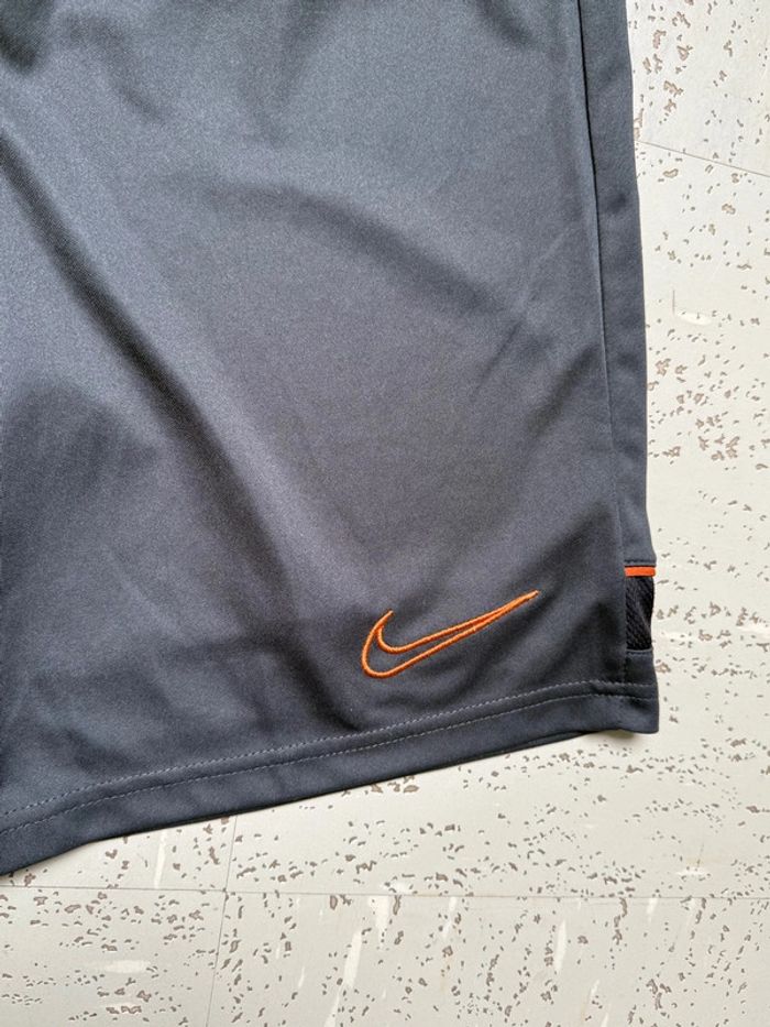 Short Nike Dri-Fit. - photo numéro 3