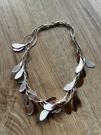 Collier argenté feuilles
