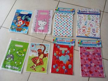 Lot de 48 sacs cadeaux anniversaire bonbons neuf