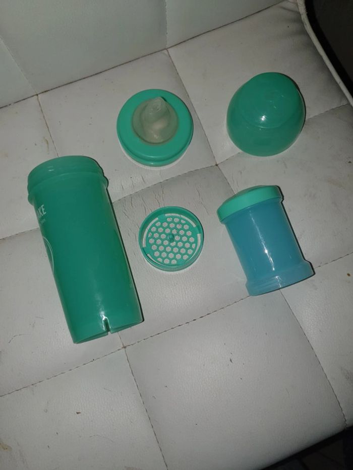 Petit biberon bleu - photo numéro 3