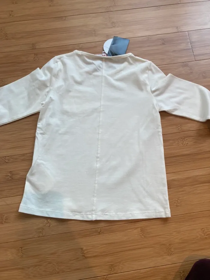 6 ans  - T-shirt crème uni avec poche coeur doré - neuf - photo numéro 3