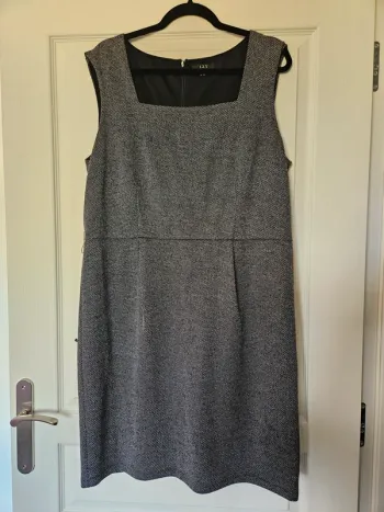Robe Grise sans Manches Taille 46 123