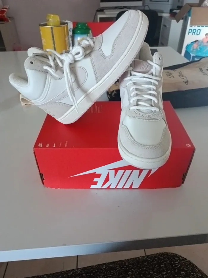 Basket Nike court borough mid prem 36,5