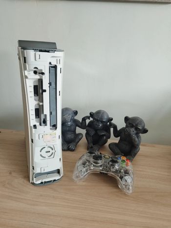 Xbox 360 avec manette à batterie sans facade